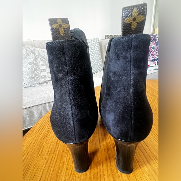 Authentic Louis Vuitton uniform black Silhouette suede boots size 9.5 - Picture 2 of 7